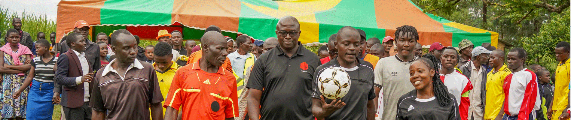 Humphrey-Muchuma-giving-to-children's-home-4